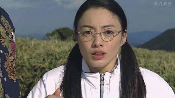 Gokusen - Season 2 Episode 1 : Highschool is a once in a lifetime experience, do not waste it! ...That zealous teacher has returned!
