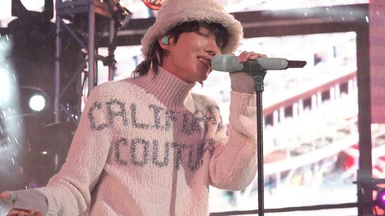 BTS EPISODE - Season 11 Episode 22 : j-hope @ Dick Clark’s New Year's Rockin' Eve 2023