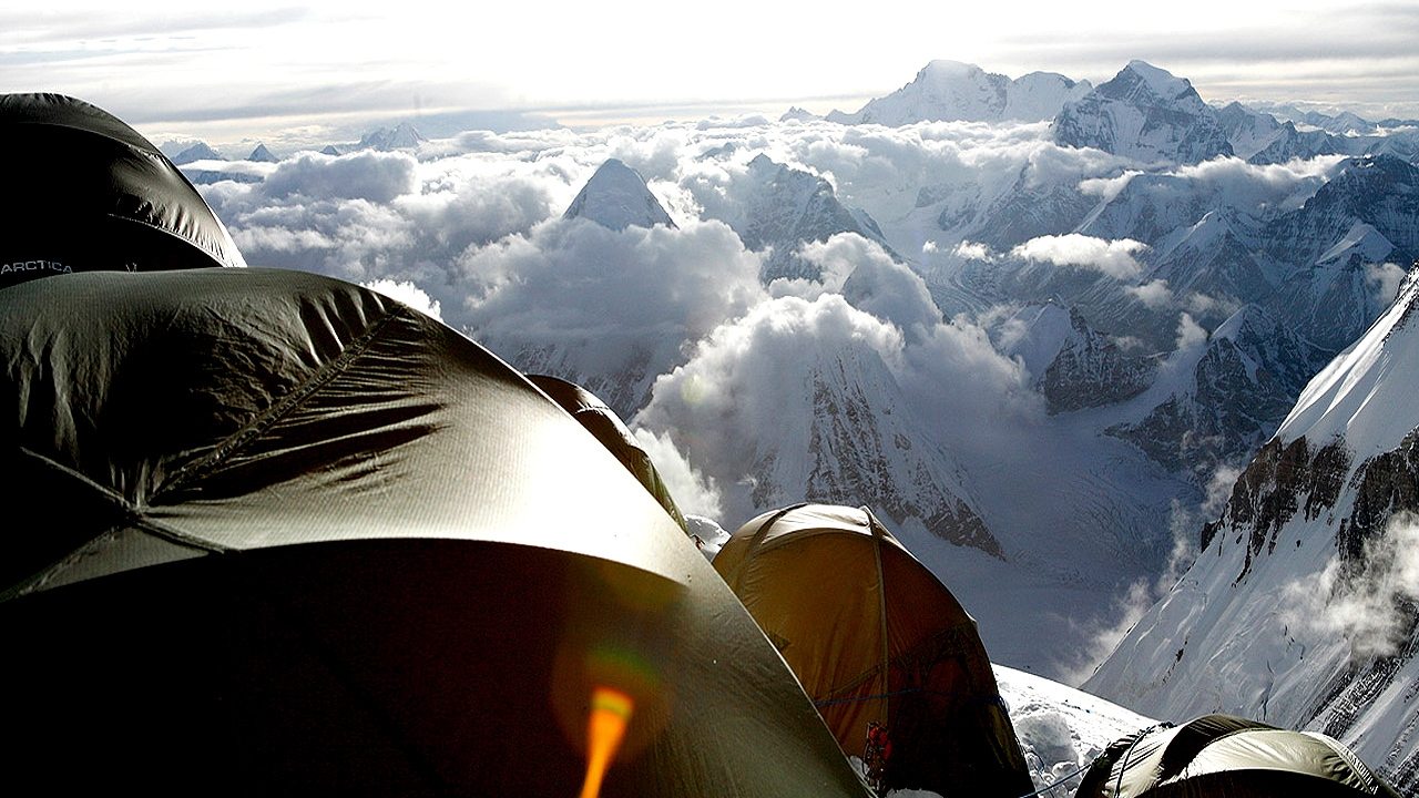 Everest: Beyond the Limit background