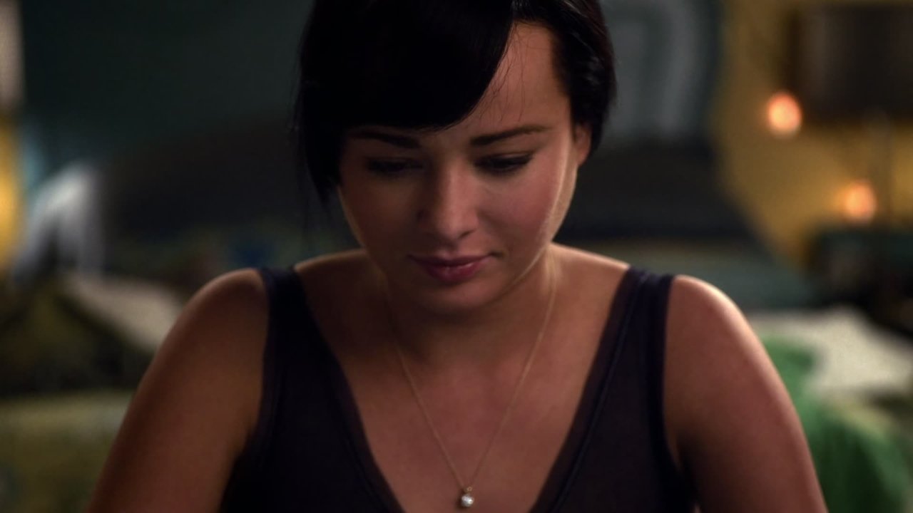 Awkward. - Season 2 Episode 1 : Resolutions