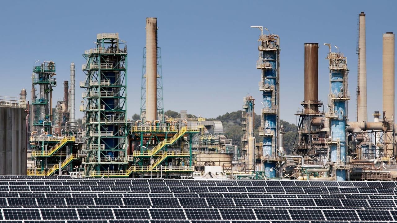 Le système Total, anatomie d'une multinationale de l'énergie background