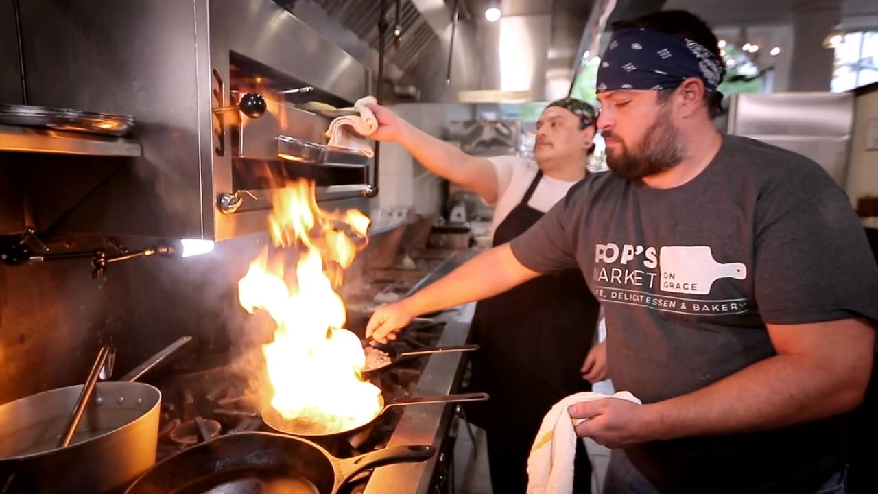 Diners, Drive-Ins and Dives - Season 34 Episode 1 : Family Meals