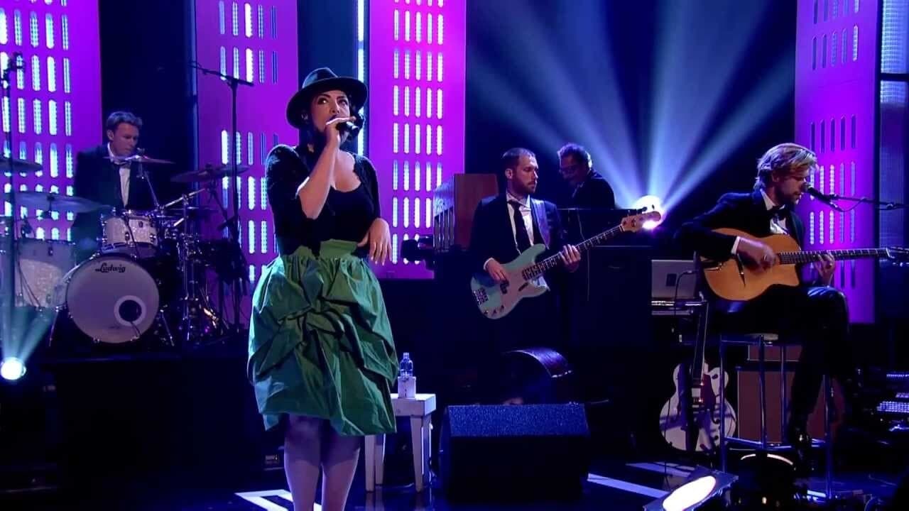 Caro Emerald: In Concert background