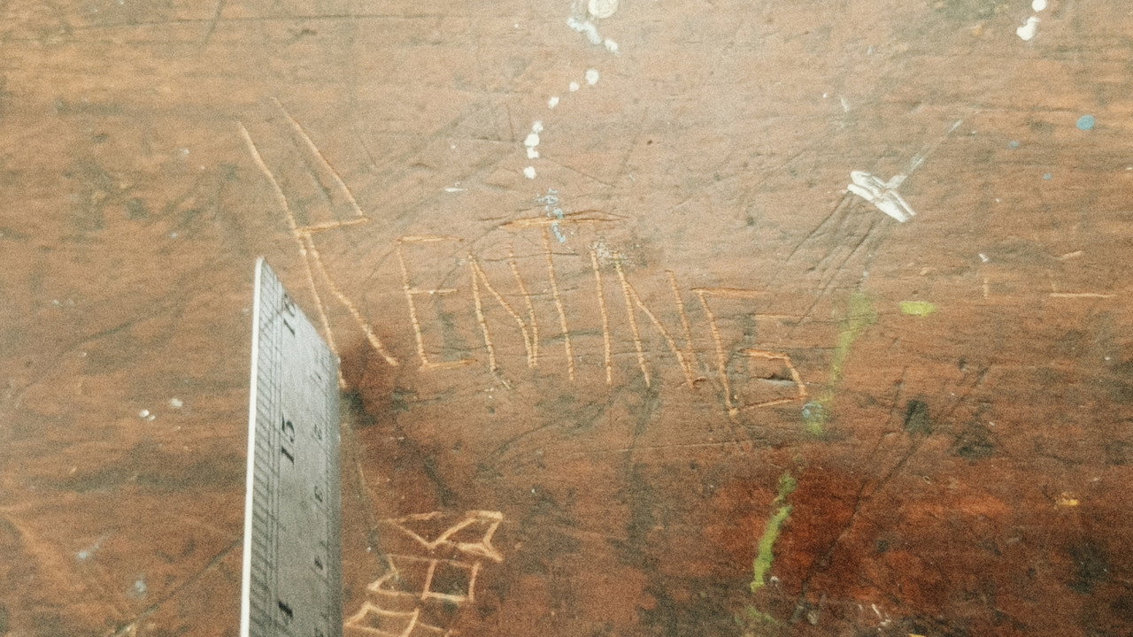 Meja Ukir