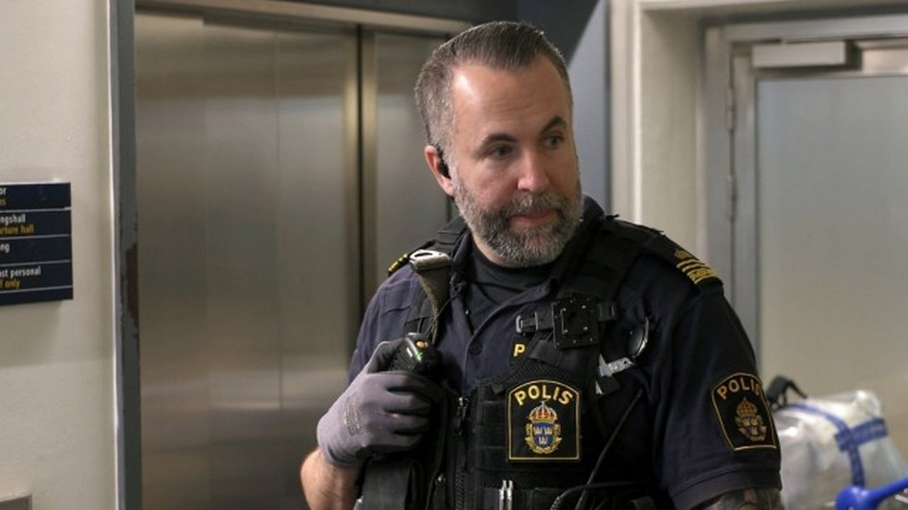 Border Control: Sweden - Season 5 Episode 5 : Flight risk