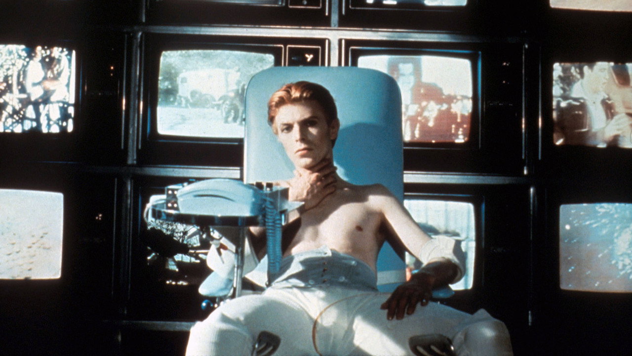 The Man Who Fell to Earth background 25