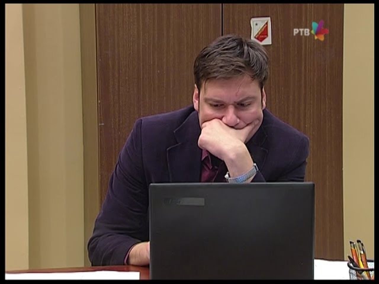 Government Job - Season 5 Episode 49 : 813 Termin