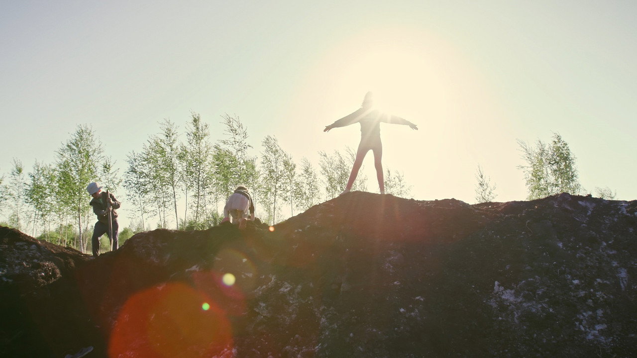 Immagine di copertina del trailer di For Tomorrow Paradise Arrives