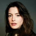 Anne Hathaway als Josephine Chesterfield