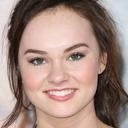 Madeline Carroll als Juli Baker