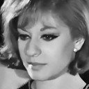 Mairy Alexopoulou als Singer