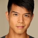 Telly Leung als Steve / Man with Squeegee / Waiter / Ensemble