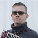Mark Grimes als Professor James Gilmour