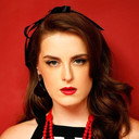 Alessandra Maestrini als Sarah Leighton