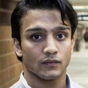 Elias Ali als Omar