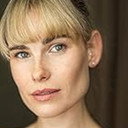 Chloé Delanney als Third ET Reporter