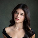 Corina Bradley als Valeria
