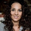 Hanife Sylejmani als Verkäuferin