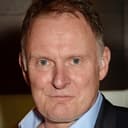 Robert Glenister als The Controller