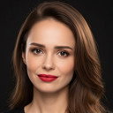 Pelin Sönmez als Dilek Şentürk