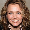 Dina Meyer als Commander Donatra
