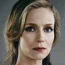 Laura Regan als Evelyn