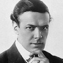 Frank Farrington als Pierce - an Englishman