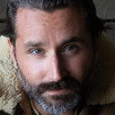 Garrett Marchbank als Robert Regis