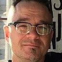 James MacPhee als Narrator