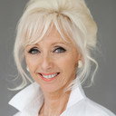 Debbie McGee als Self