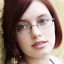 Hannah Robson als Cala