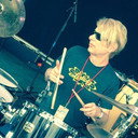 John Cody als Drums