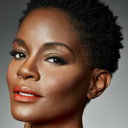 Tomiko Fraser als Holly