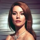 Claudine Auger als Isabelle de Saint-Mars