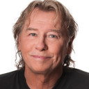 Peter Lundblad als Lewis
