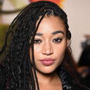 Amandla Stenberg als Sarah