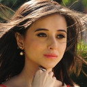 Suzanna Mukherjee als Mona