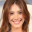 Caroline Dallarosa als Anjinha (Ângela)