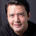 Mark Anthony Fernandez als Adon