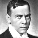 Gerhard Dammann als Mann in Alt-Berliner Schupo-Kostüm