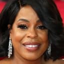 Niecy Nash-Betts als Sylvia