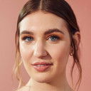 Sophie Nélisse als Mia