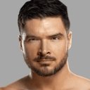 Julian Micevski als Ethan Page