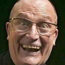 Peter Larsen als Tjener Frandsen