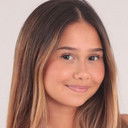 Nathália Costa als Carol