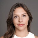 Paulina Vetrano als Zoe Velázquez