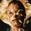 Sally Anne Newton als Avalow