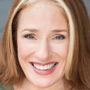 Joy Hermalyn als Chorus