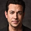 Zachary Levi als Scott LaRette