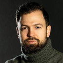 Marton Behr als Biology Teacher